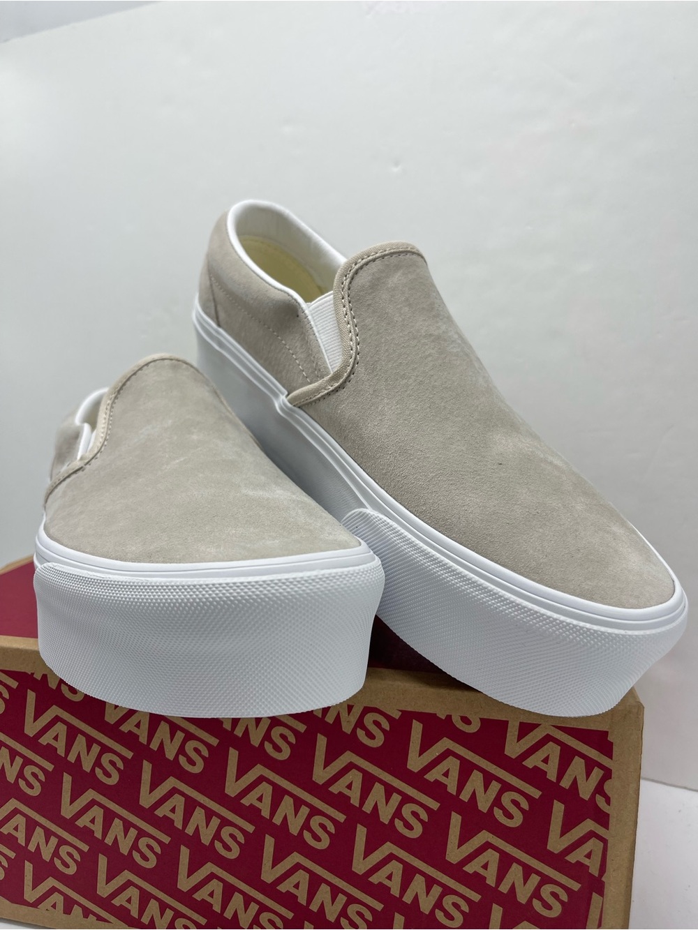 Vans Classic Slip-On Stackform
NUBUCK OATMEAL
VN000E8C2N1 Platform Sneakers - Picture 6 of 16